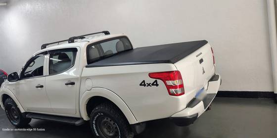 MITSUBISHI L200 TRITON 2.4 16V TURBO DIESEL GL CD 4X4 MANUAL MITSUBISHI L200 TRITON 2.4 16V TURBO DIESEL GL CD 4X4 MANUAL